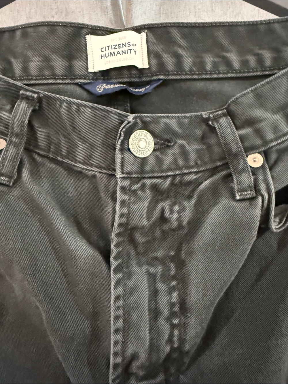Citizens of Humanity Miro Relaxed Jeans in Washed Black - Picture 6 of 10